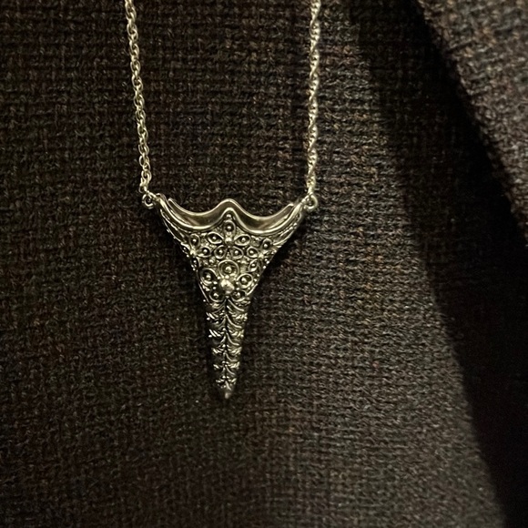 Vase Flower holder necklace, pendant. Like new condition. - Picture 3 of 13